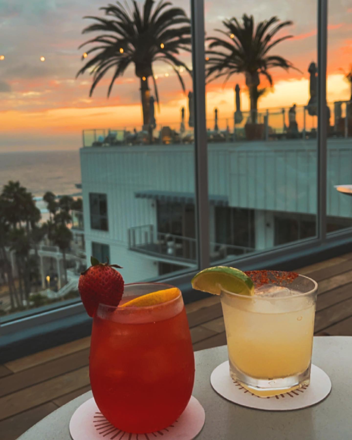 How we like to start the weekend 🤩 @rooftopbaroside