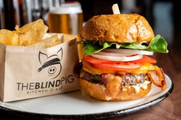 The Blind Pig Classic Cheeseburger (2)